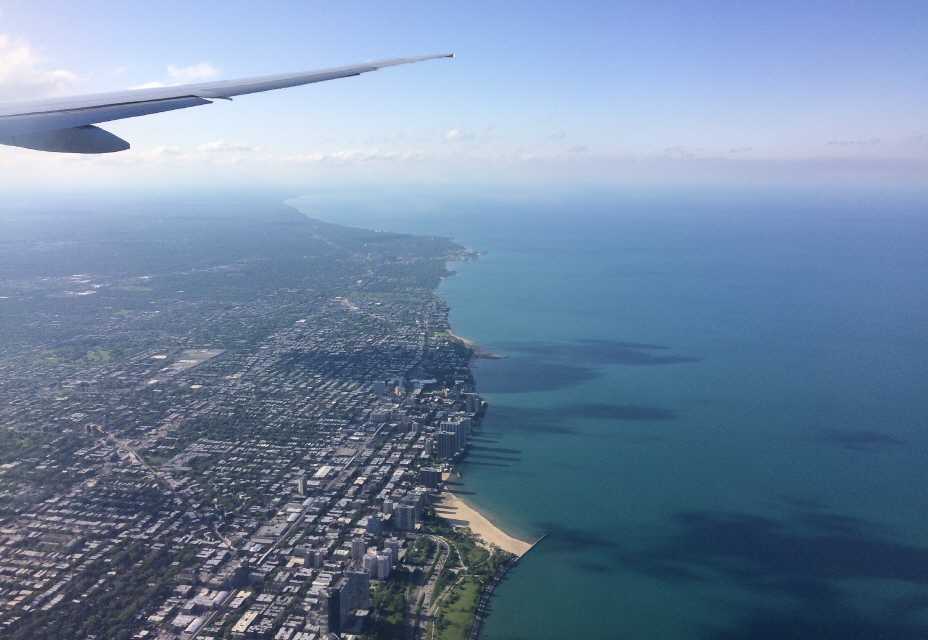 Anflug über den Lake Michigan